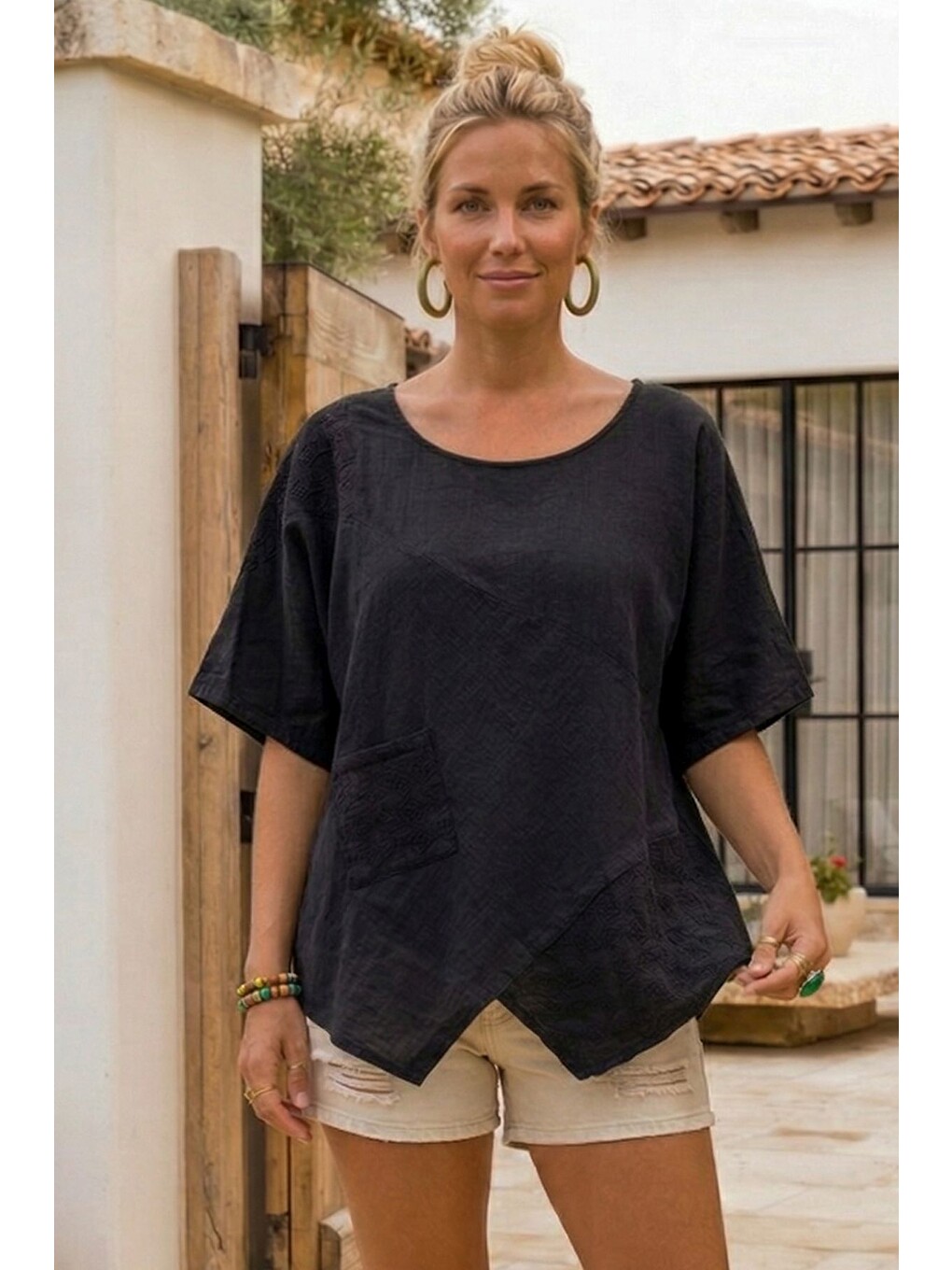Siyah Havuz Yaka Kısa Kol Cepli Brodeli Asimetrik Casual Keten Görünümlü Oversize Dokuma Bluz 75 67