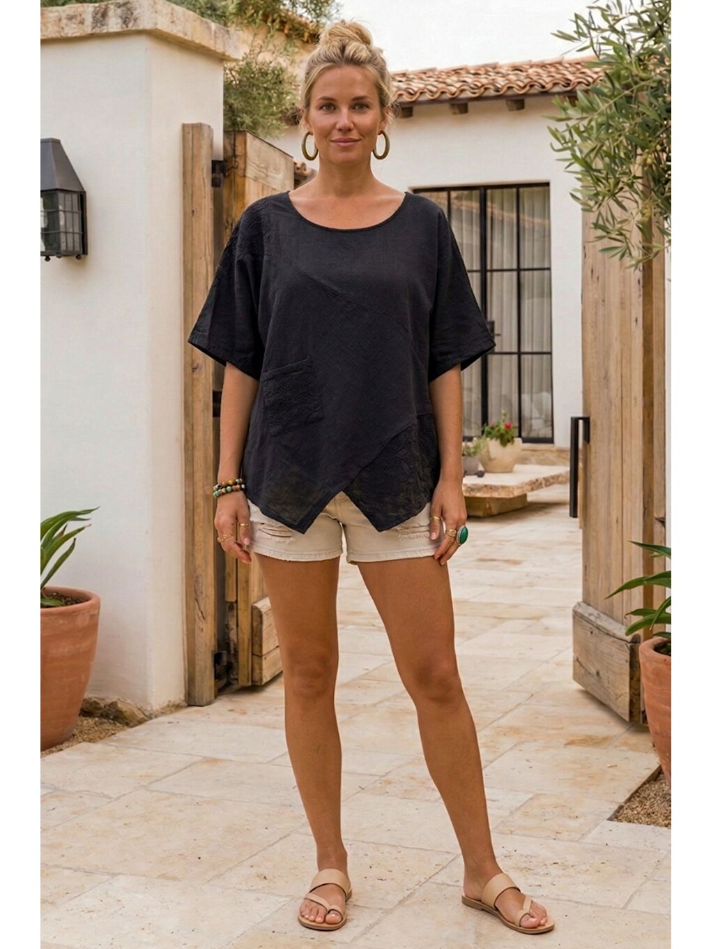 Siyah Havuz Yaka Kısa Kol Cepli Brodeli Asimetrik Casual Keten Görünümlü Oversize Dokuma Bluz 75 67-2