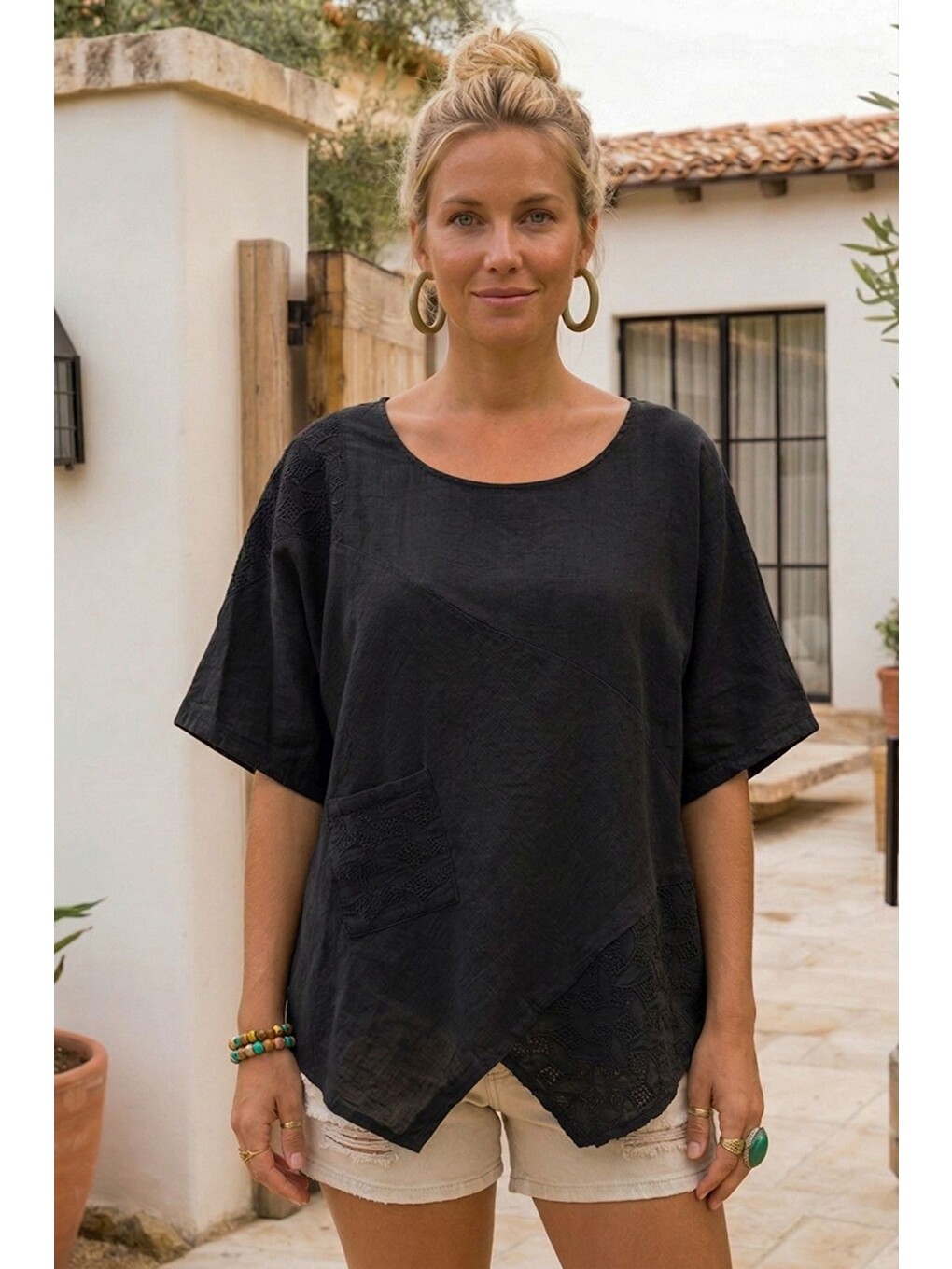 Siyah Havuz Yaka Kısa Kol Cepli Brodeli Asimetrik Casual Keten Görünümlü Oversize Dokuma Bluz 75 67-3
