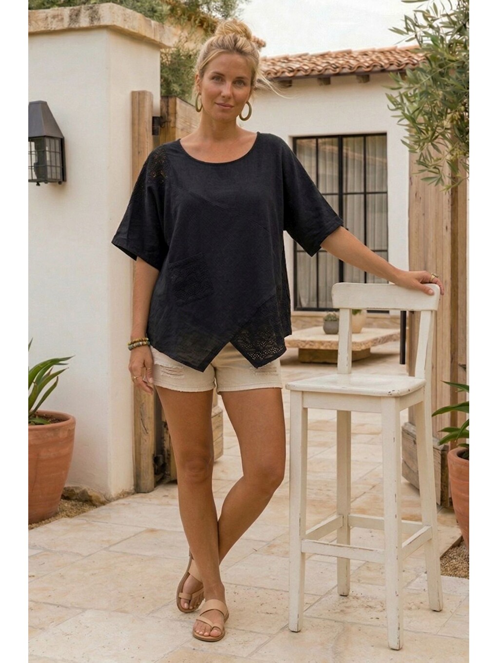 Siyah Havuz Yaka Kısa Kol Cepli Brodeli Asimetrik Casual Keten Görünümlü Oversize Dokuma Bluz 75 67-4