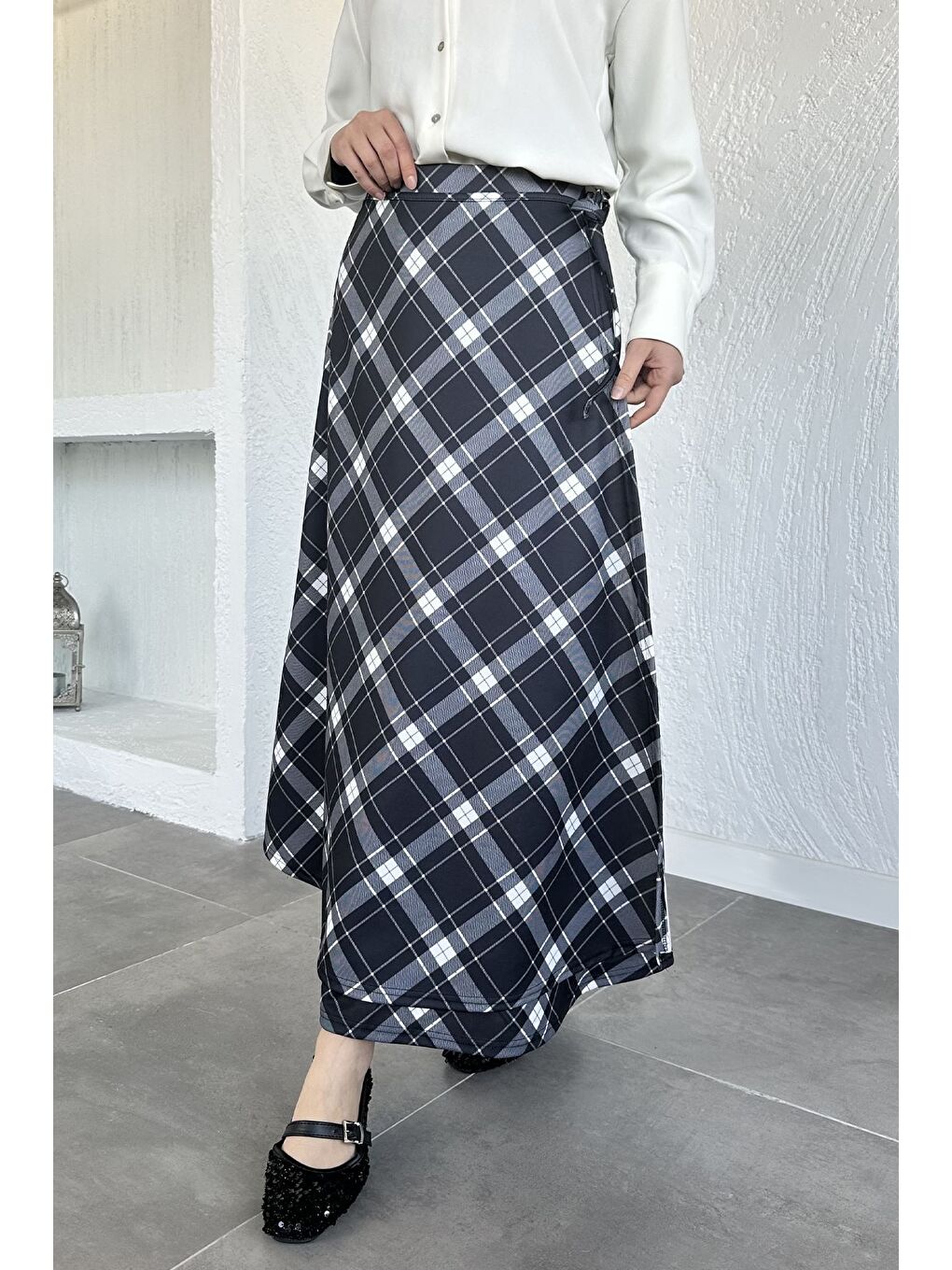 Siyah Kadın Ekoseli Bağlamalı Tesettür Etek