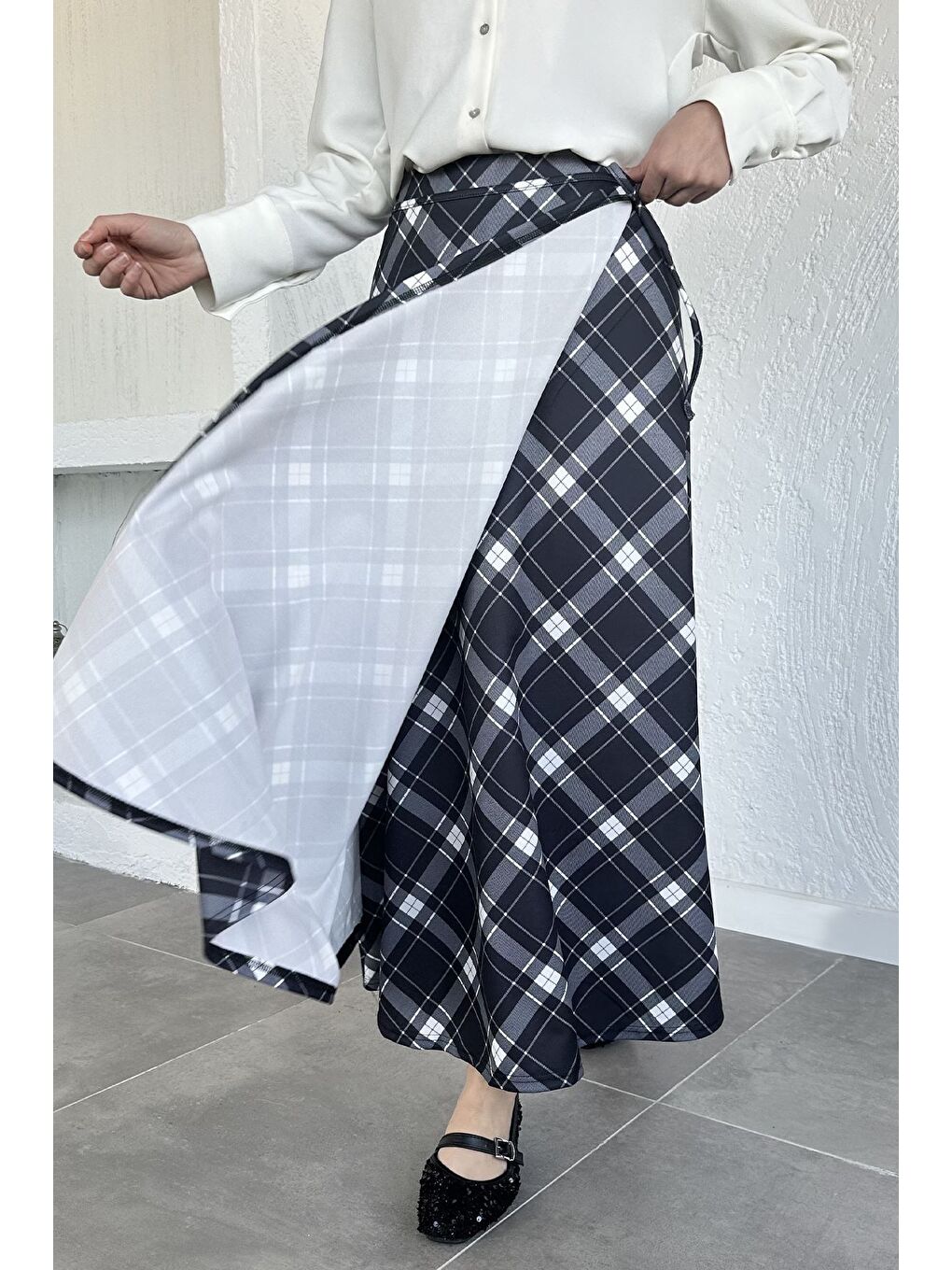 Siyah Kadın Ekoseli Bağlamalı Tesettür Etek-2