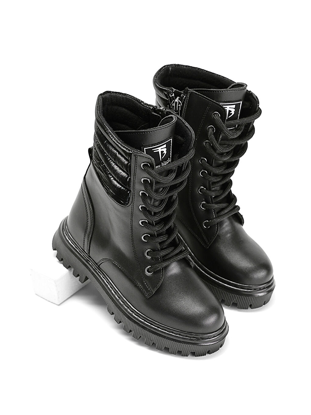 Kız Çocuk Siyah Cilt Termo Taban Yanı Kapitone Desenli Bağcıklı ve Fermuarlı Bot-1