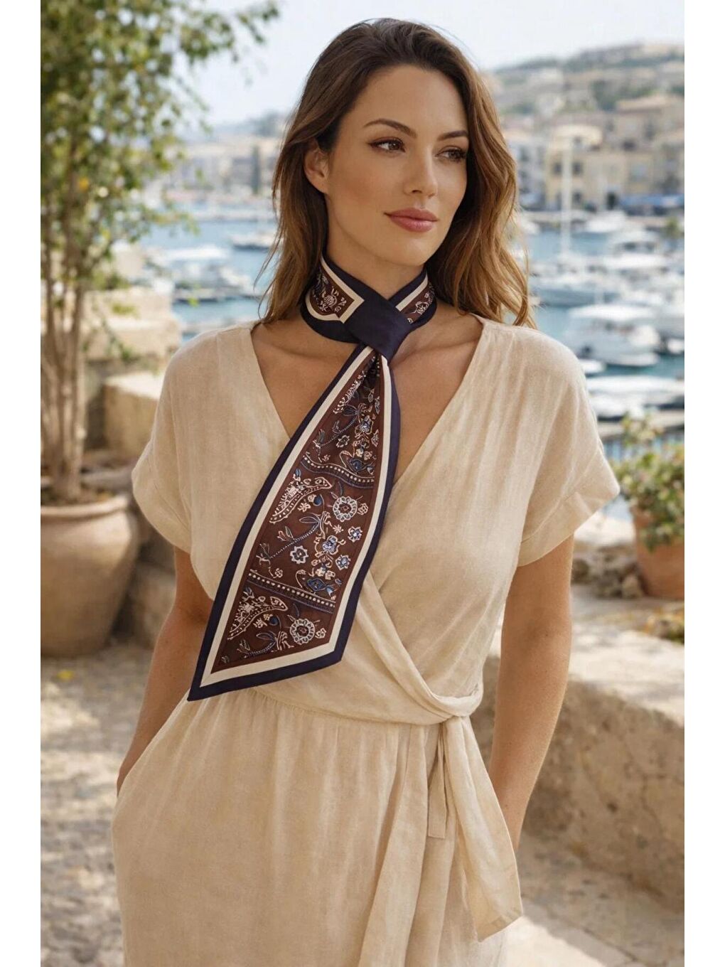 Kadın Lacivert Etnik Desenli Boyun Fuları FLR1017 LACIVERT