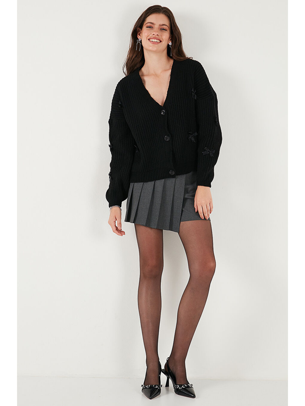 Siyah Oversize Fit V Yaka Fiyonk Detaylı Düğmeli Hırka 4615577-2