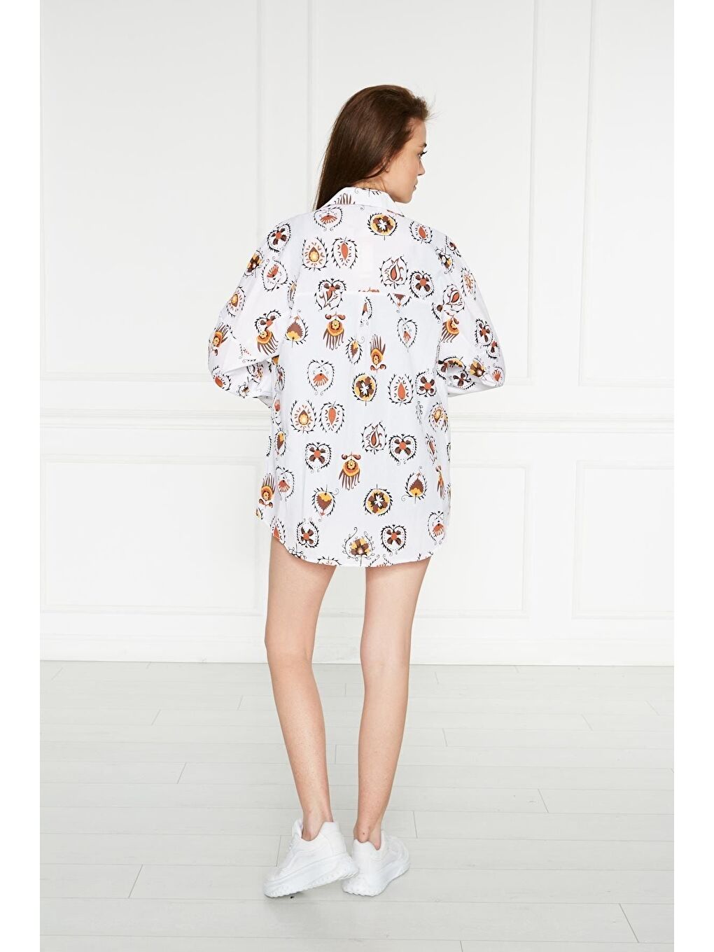 Beyaz Kadın Oversize Renkli Desenli Uzun Basic Gömlek-4