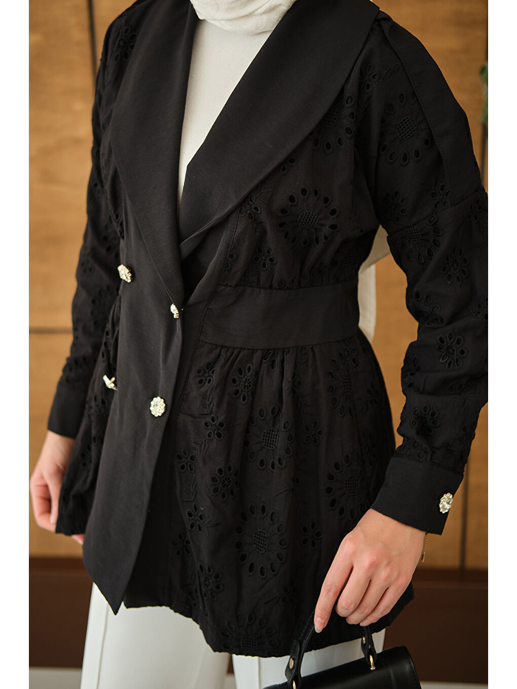 Kadın Kruvaze Yaka Brode Detaylı Apoletli Ceket Siyah-4