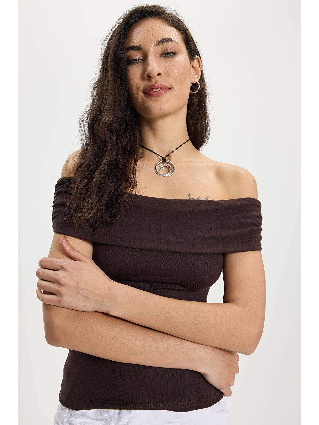 Kadın Slim Fit Dar Kesim Pamuklu Kayık Yaka Kısa Kollu Elastanlı Kahverengi Bluz-2