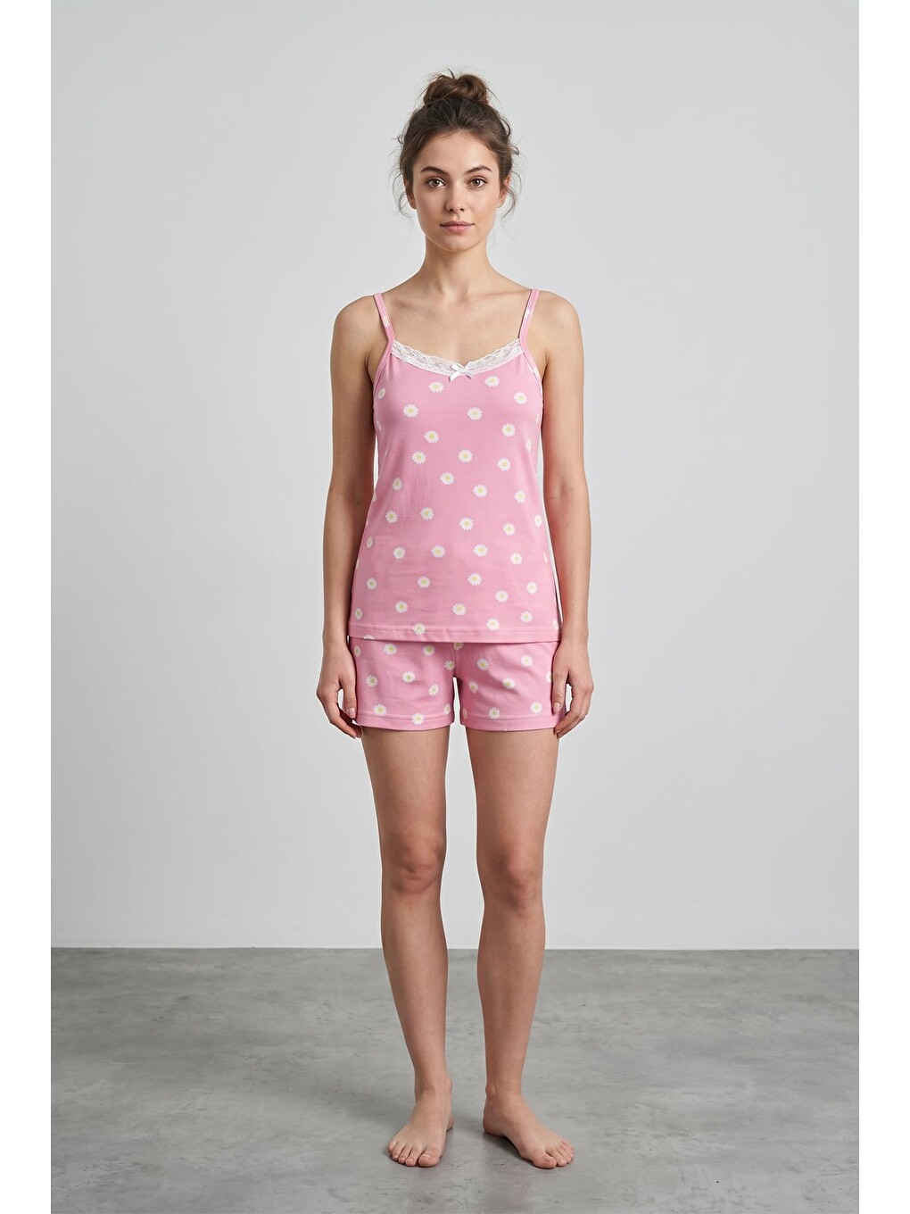 Pembe Çiçek Desenli Askılı Şortlu Pijama Takımı-1