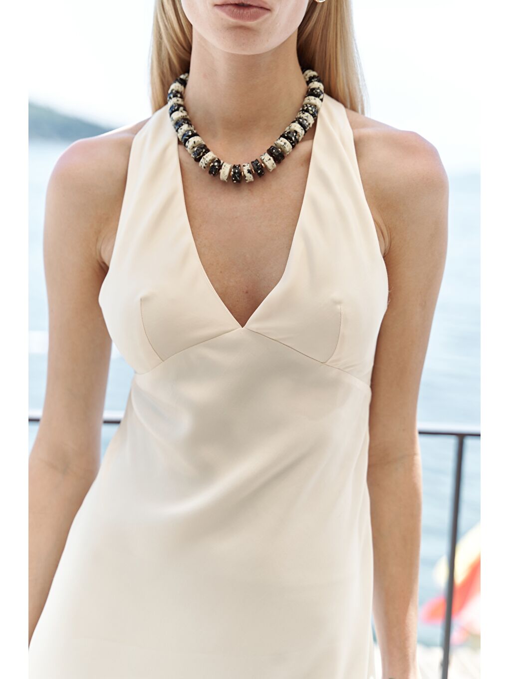 Guilia Dekolteli Uzun Ekru Saten Elbise-6