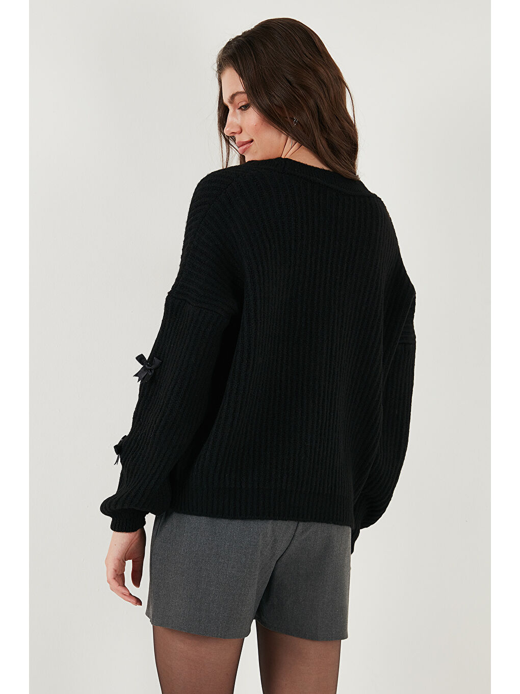 Siyah Oversize Fit V Yaka Fiyonk Detaylı Düğmeli Hırka 4615577-6