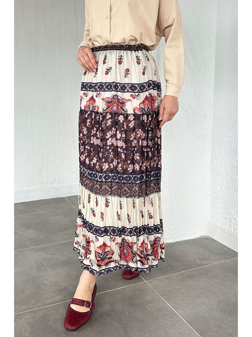 Ekru Bel Lastikli Desenli Şifon Tesettür Etek