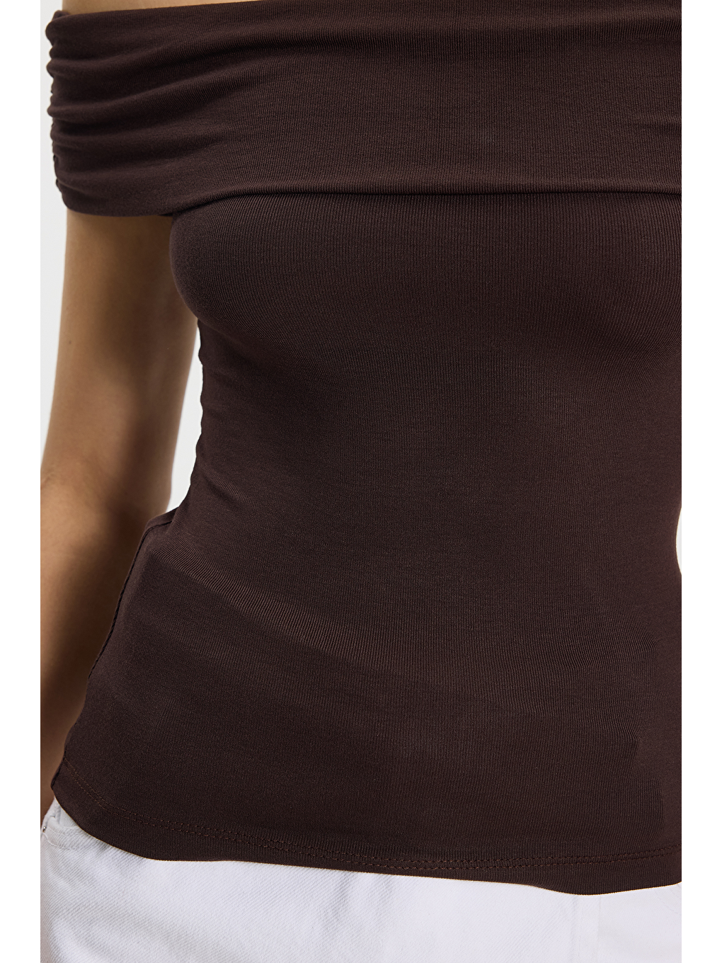 Kadın Slim Fit Dar Kesim Pamuklu Kayık Yaka Kısa Kollu Elastanlı Kahverengi Bluz-4
