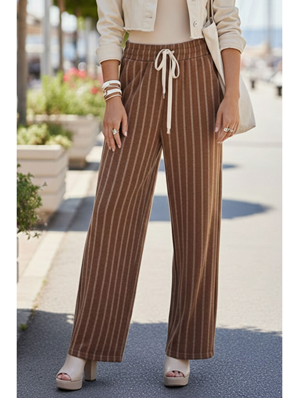 Kahverengi Sütlü Kahve Çizgili Kalın Lastikli Ve Bağlamalı Bel Geniş Paça Casual Dokuma Pantolon 105 55