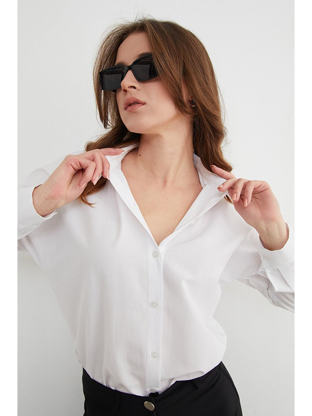 Beyaz Basic Düğmeli Gömlek-1