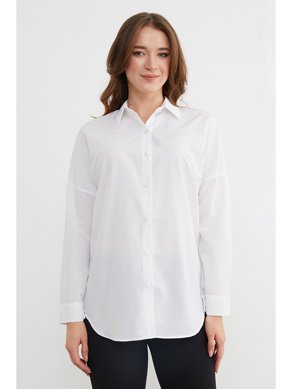 Beyaz Basic Düğmeli Gömlek-2