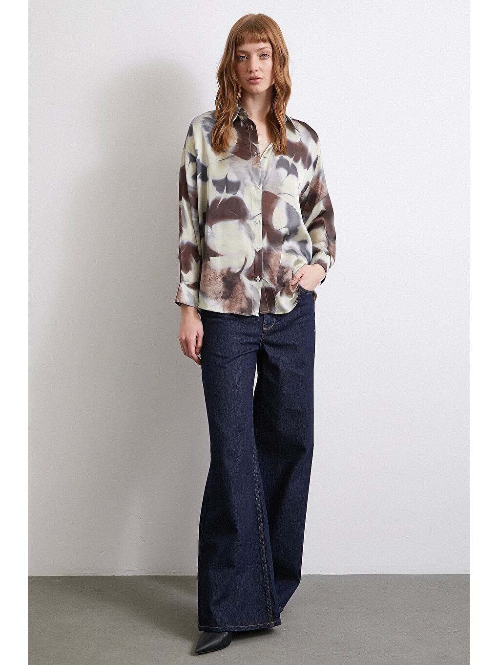 Karışık Batik Desen Saten Gömlek Kahve-1