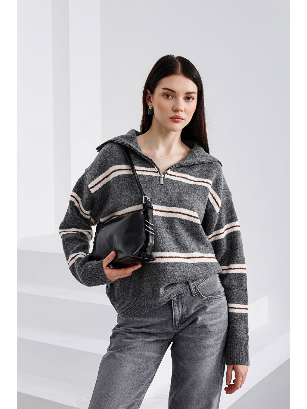 Loop Halka Detaylı Baget Çanta Siyah-1