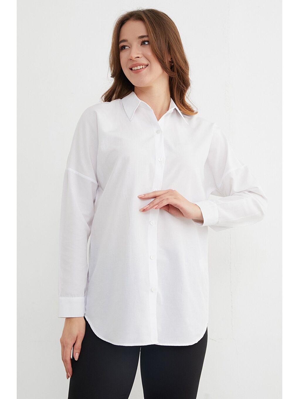 Beyaz Basic Düğmeli Gömlek-3