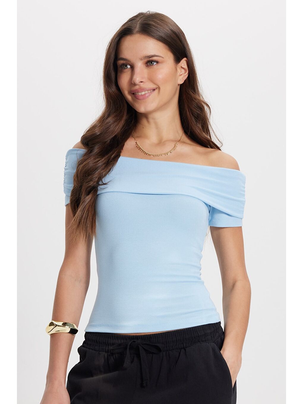 Kadın Slim Fit Dar Kesim Pamuklu Kayık Yaka Kısa Kollu Elastanlı Mavi Bluz