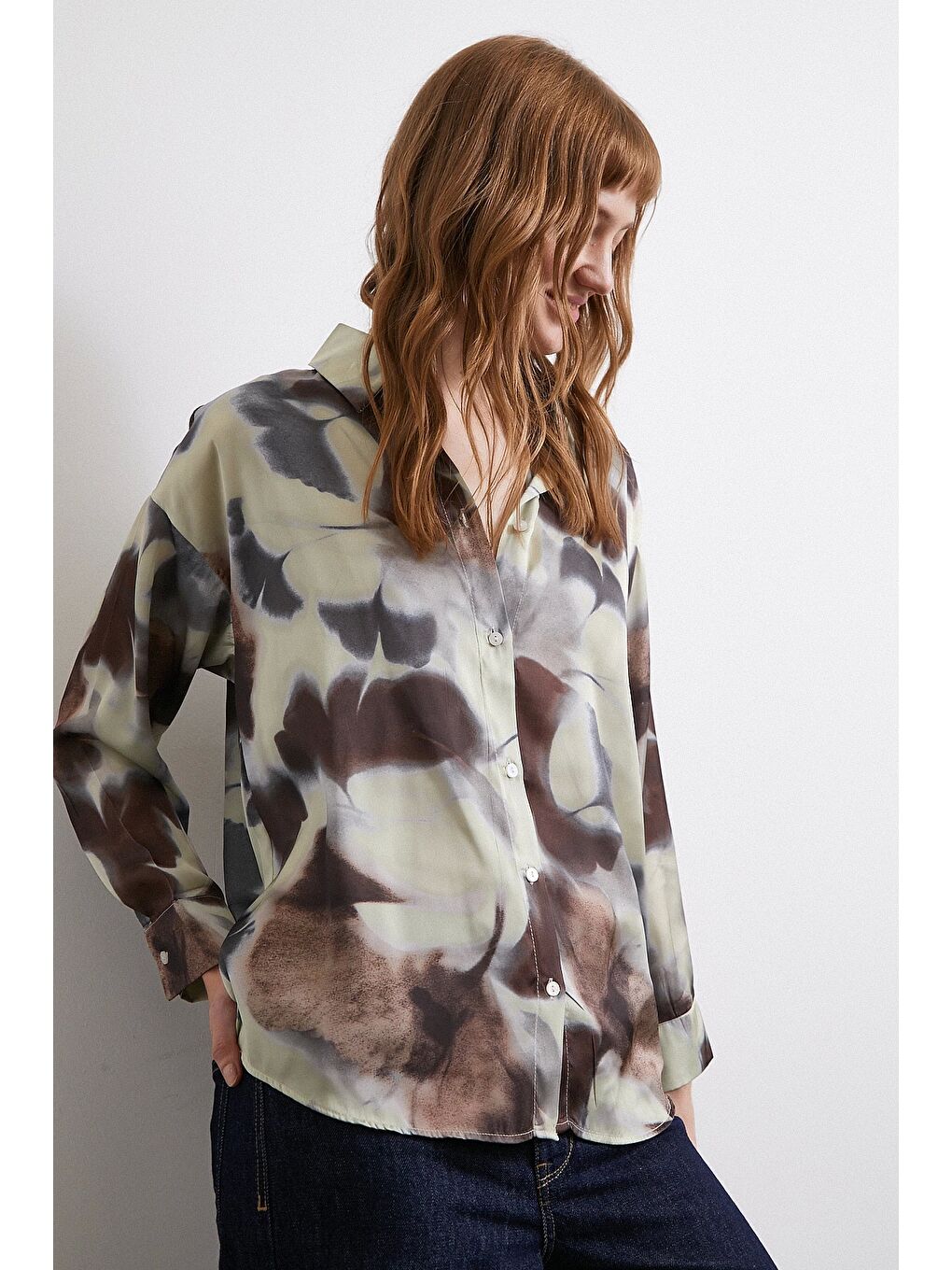 Karışık Batik Desen Saten Gömlek Kahve-3