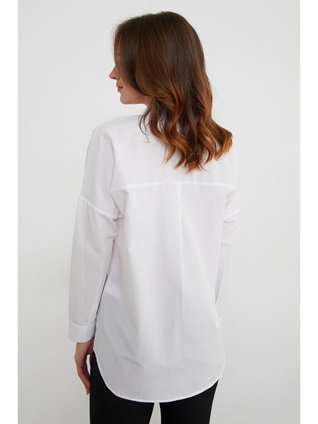 Beyaz Basic Düğmeli Gömlek-4