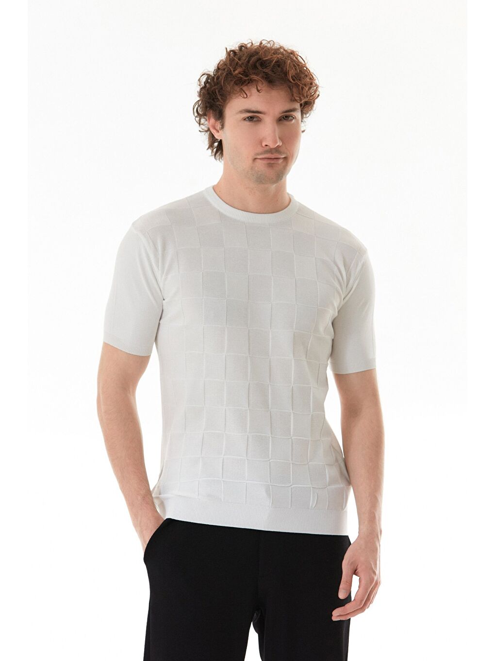 Beyaz Dama Desenli Triko Tişört