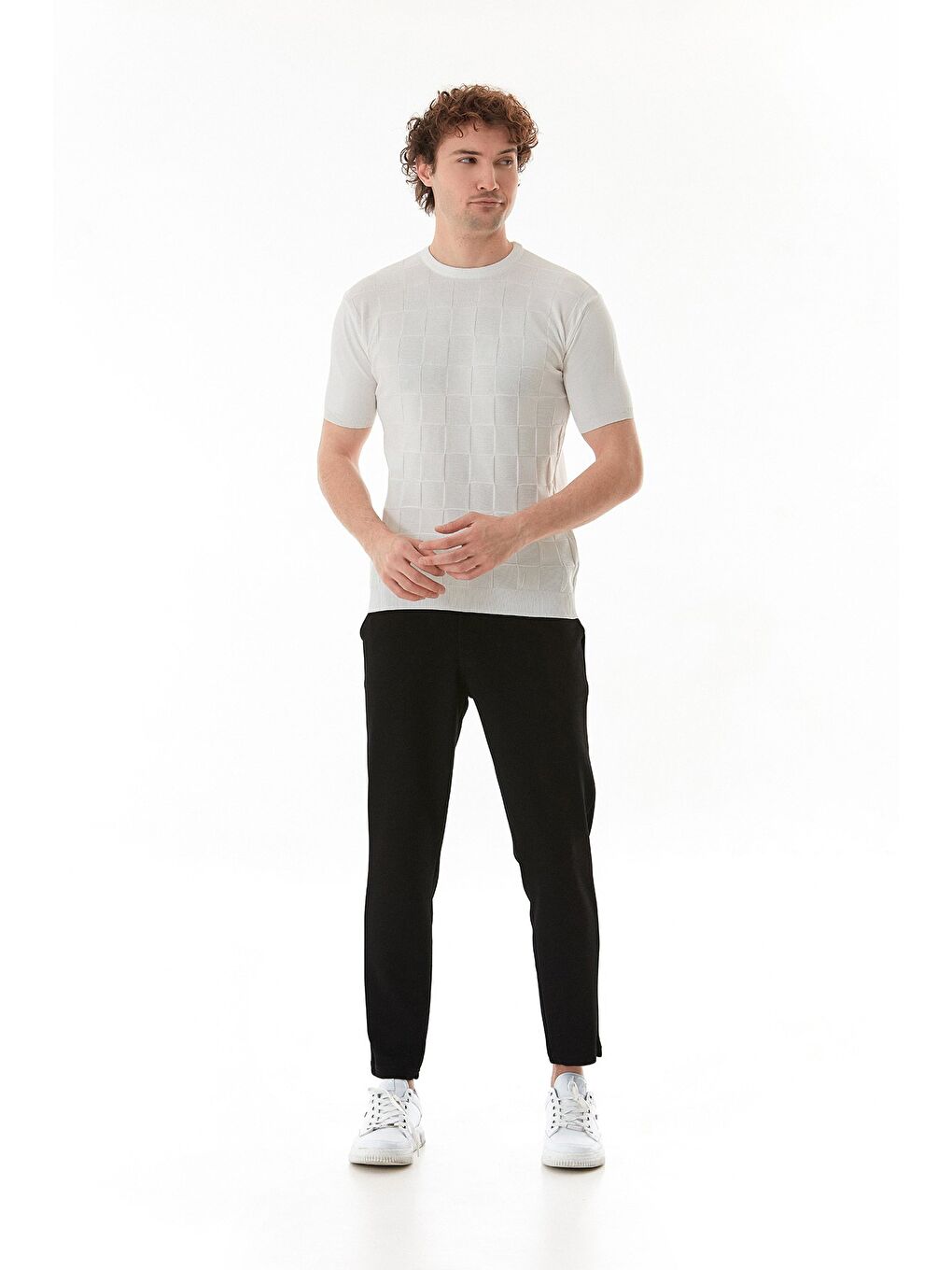 Beyaz Dama Desenli Triko Tişört-1