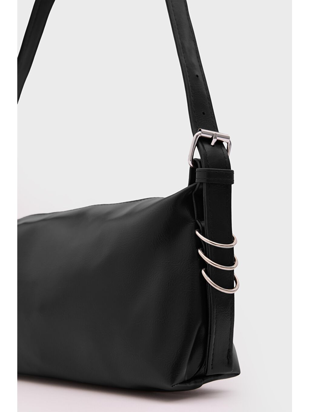 Loop Halka Detaylı Baget Çanta Siyah-4