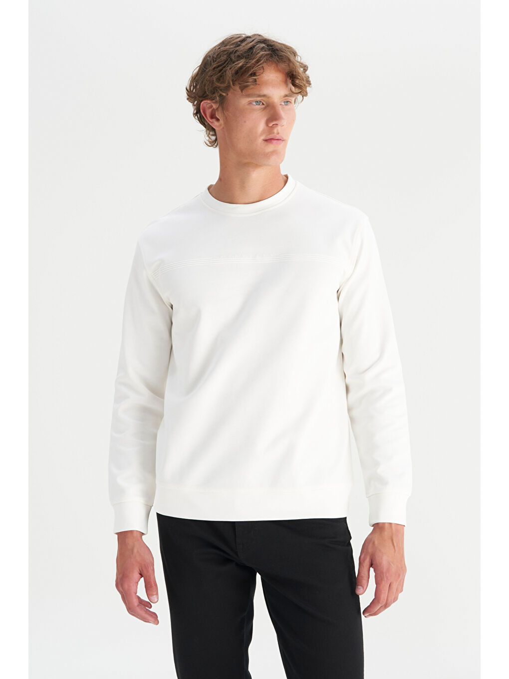 Beyaz Pamuklu Regular Fit Bisiklet Yaka Sweatshirt