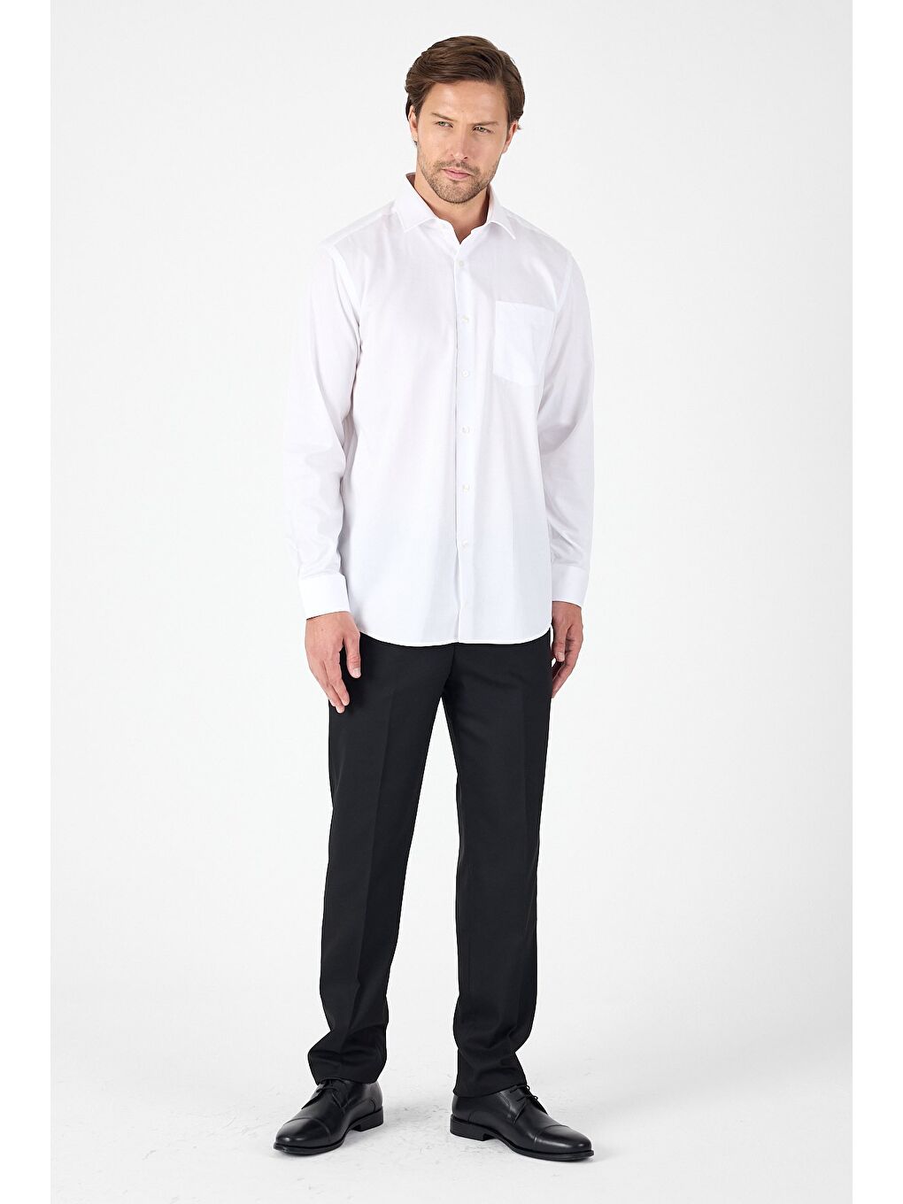 Beyaz Uzun Kol Sert Yaka Cepli Non Iron Comfort Fit Pamuklu Büyük Beden Gömlek 1004250268-1