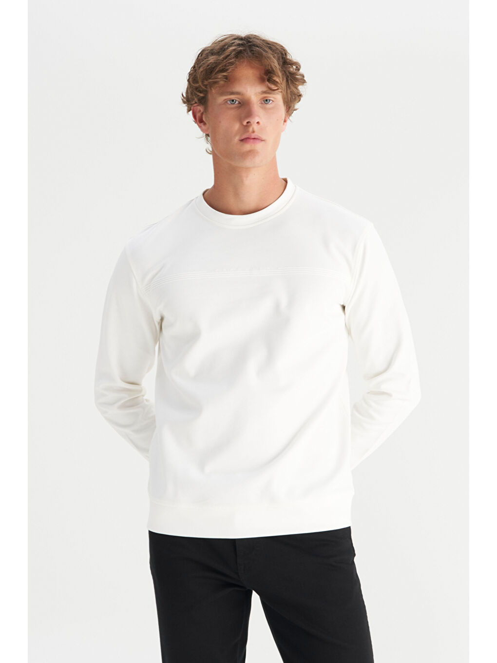 Beyaz Pamuklu Regular Fit Bisiklet Yaka Sweatshirt-2