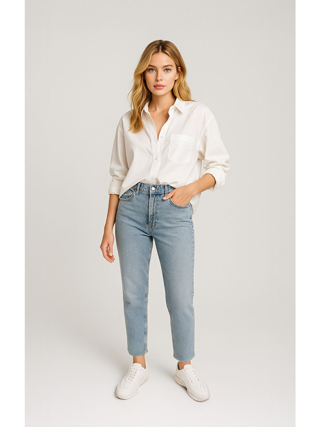 Kesik Paça Mom Fit Kar Mavi Denim Pantolon