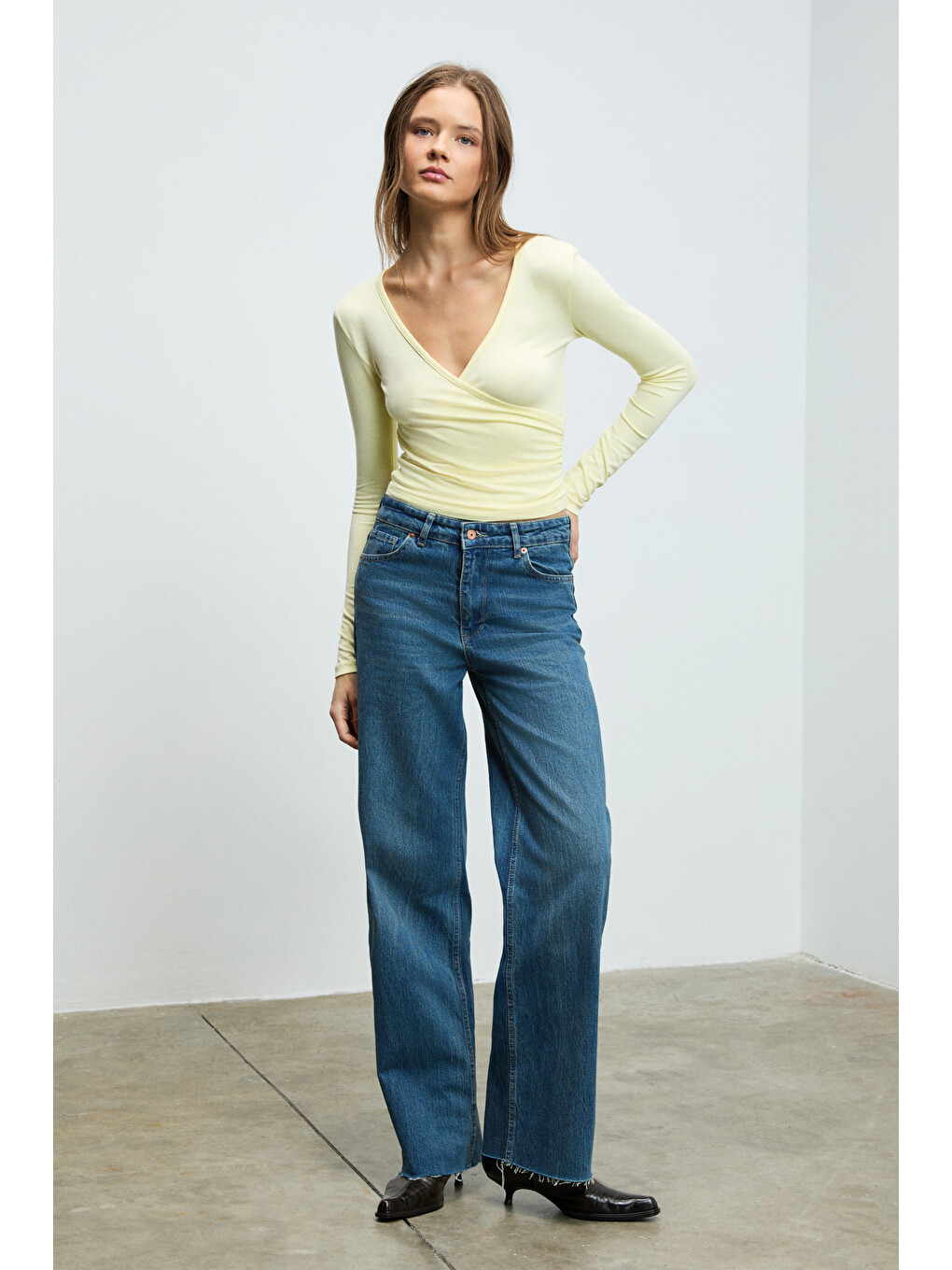 Callorıa Kadın V Yakalı Uzun Kollu Slim Fit Sarı Bluz-3
