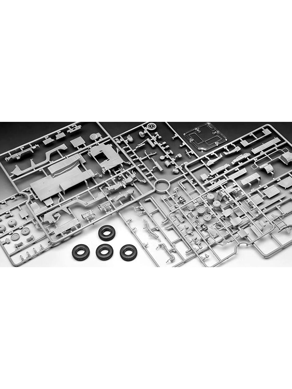 Maket Model Kit Askeri Araçlar HMMWV M1097A2 3366-4