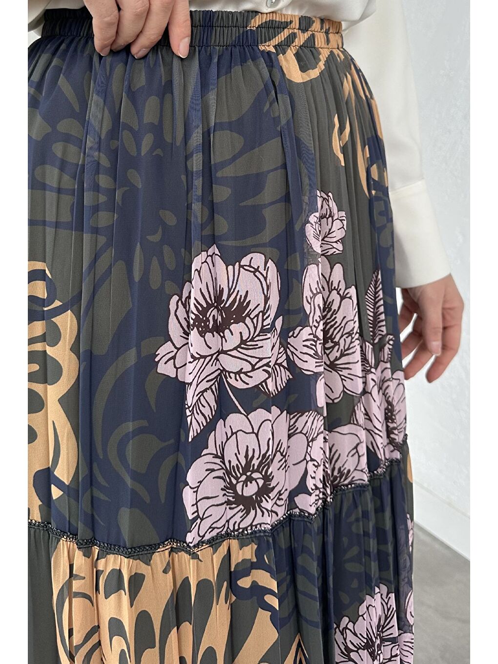 Haki Bel Lastikli Desenli Şifon Tesettür Etek-4