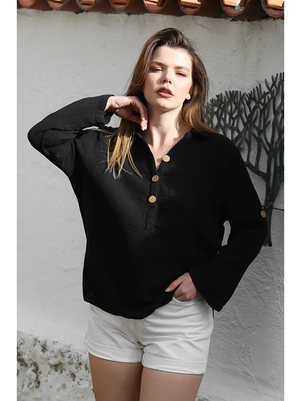 Siyah Gömlek Yaka Düğmeli Uzun Kollu Cepli Casual Müslin Arkası Uzun Dokuma Bluz 70 66