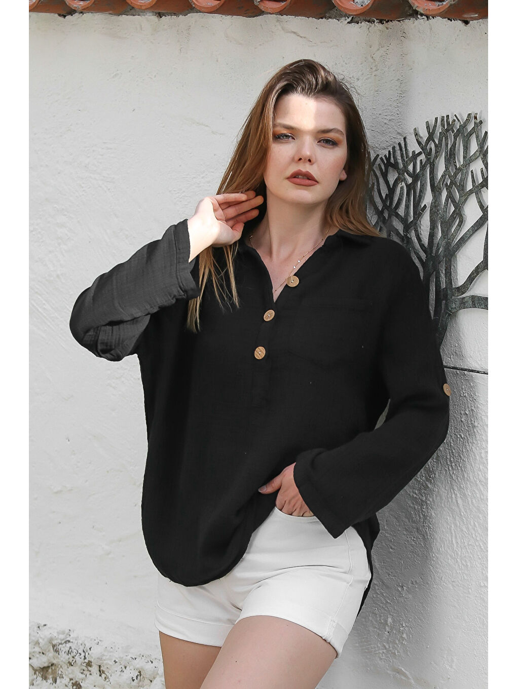 Siyah Gömlek Yaka Düğmeli Uzun Kollu Cepli Casual Müslin Arkası Uzun Dokuma Bluz 70 66-1
