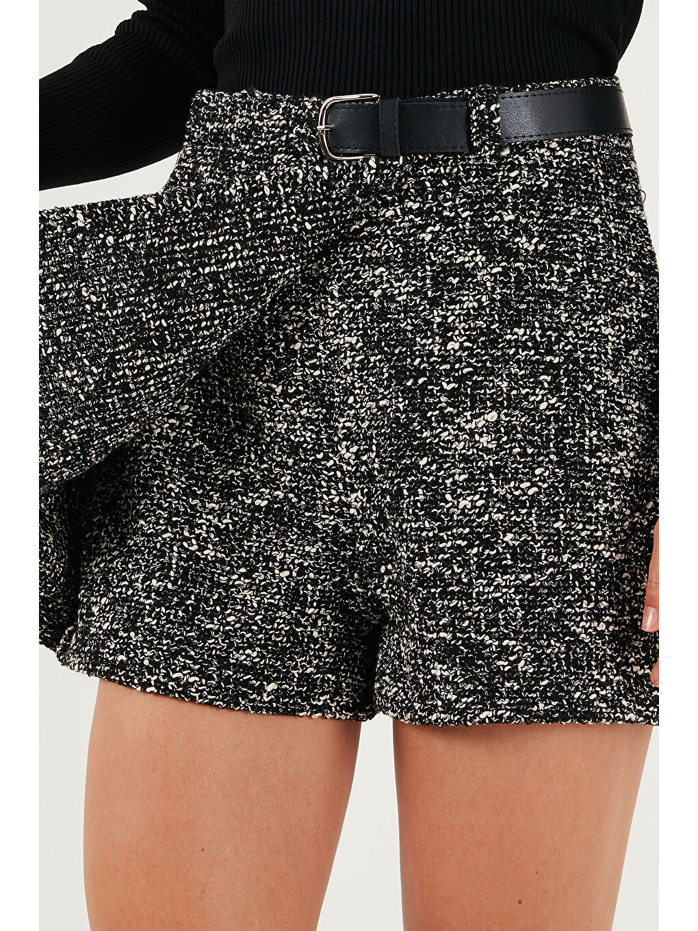 Siyah Pamuklu Kırçıllı Relaxed Fit Mini Boy Kemerli Şort Etek 611SR0083-6