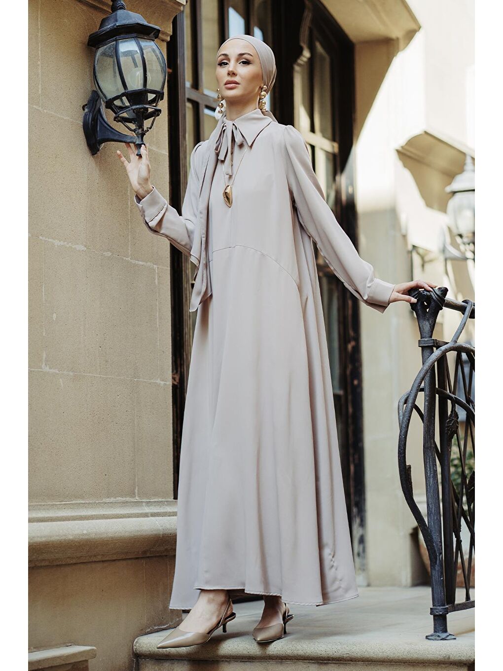 Bej Yaka Bağlamalı Uzun Elbise Taş-4