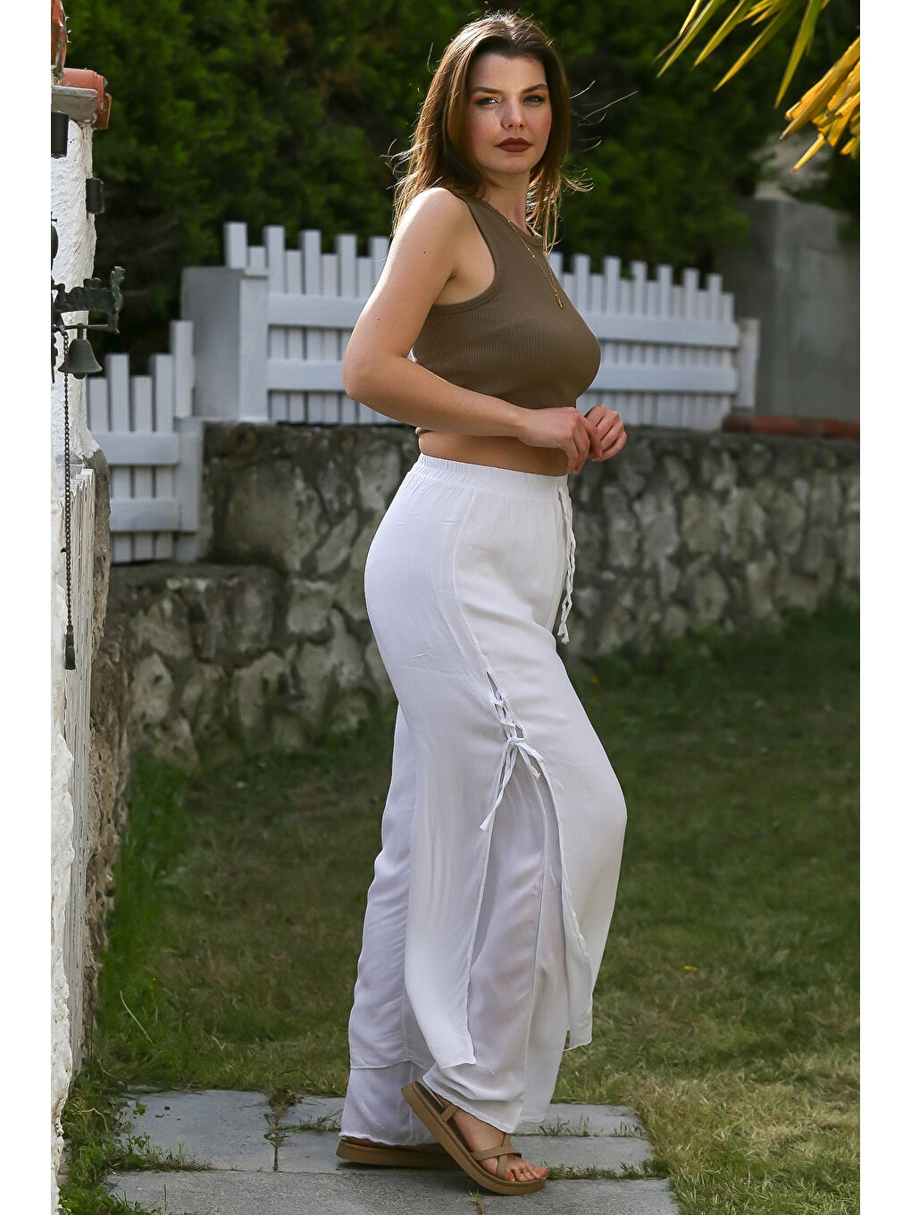 Beyaz İnce Astarlı Yanları Bağlamalı Lastikli Ve Bağlamalı Bel Geniş Paça Dokuma Pantolon 110 58-3