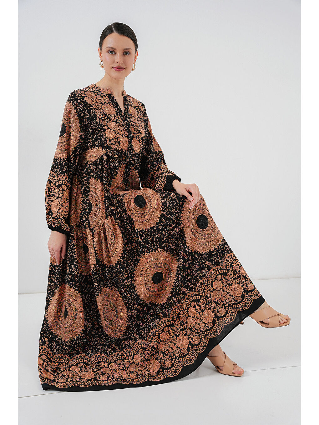 Kahverengi 2423 Otantik Desenli Tesettür Elbise - Siyah - Taba