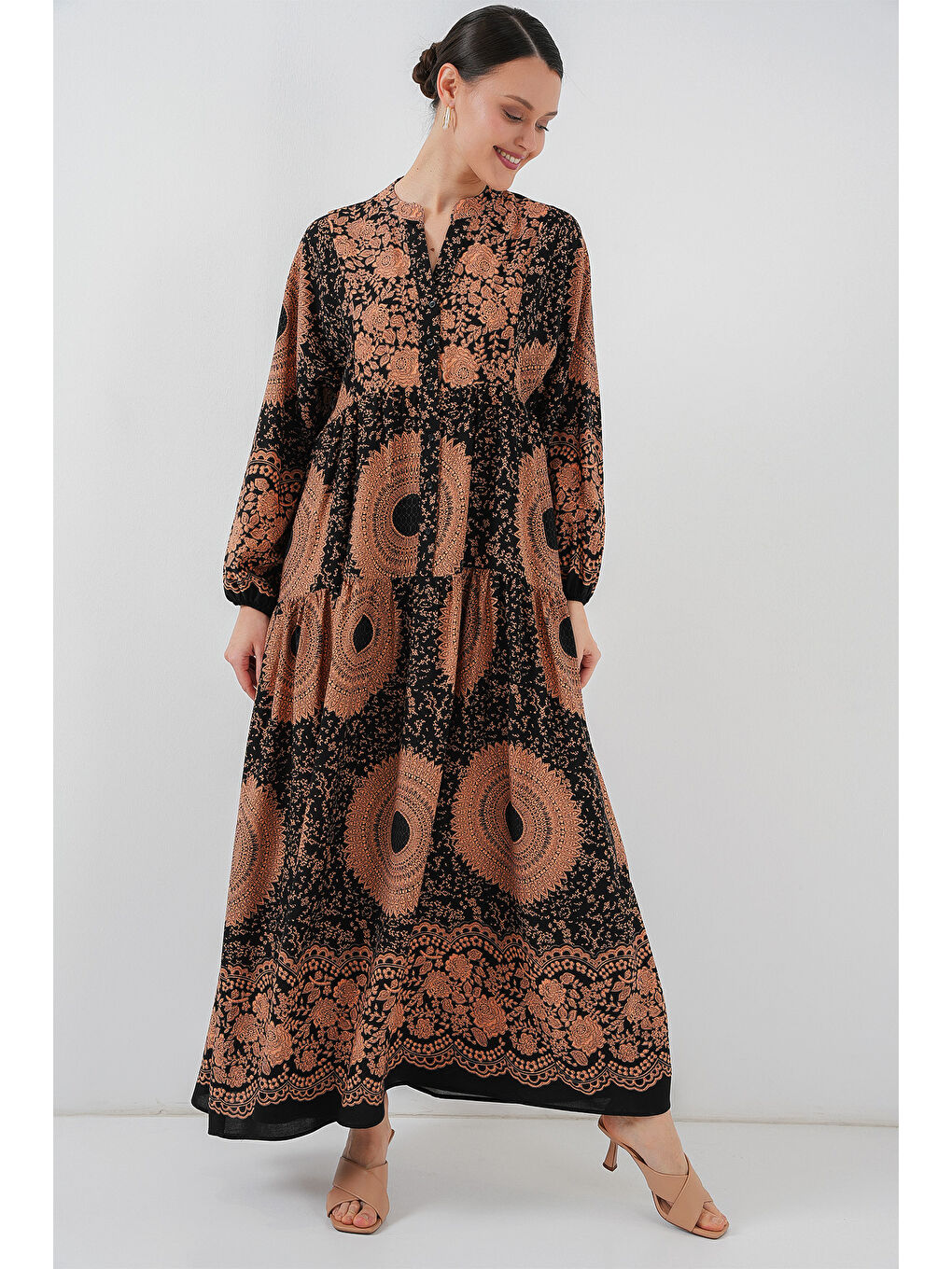 Kahverengi 2423 Otantik Desenli Tesettür Elbise - Siyah - Taba-1