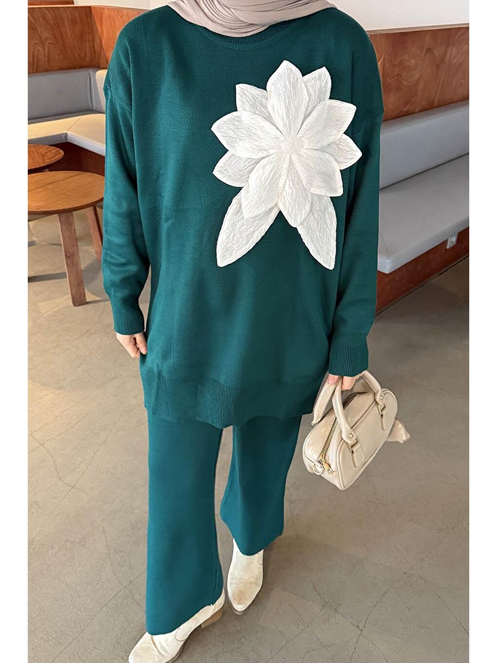 Çiçek Aksesuarlı Triko Takım Zümrüt Yeşili-2