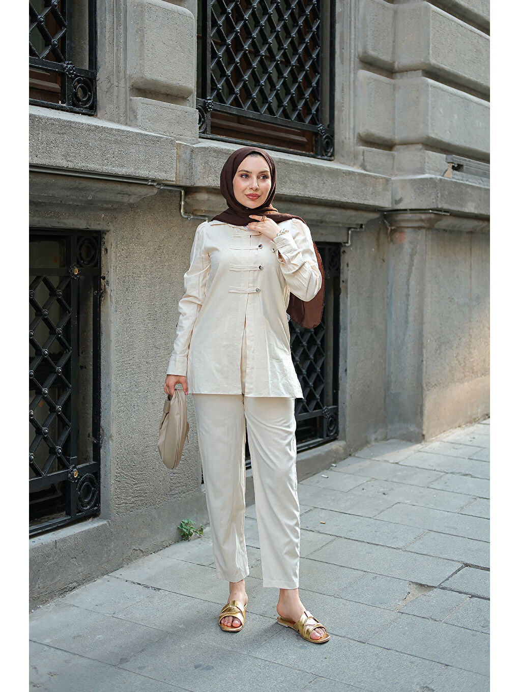 Bej Kadın Düğme Detay Takım Taş