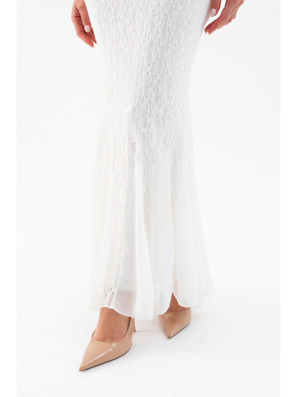 Kadın Beyaz Halter Yaka Uzun Dantel Elbise-3