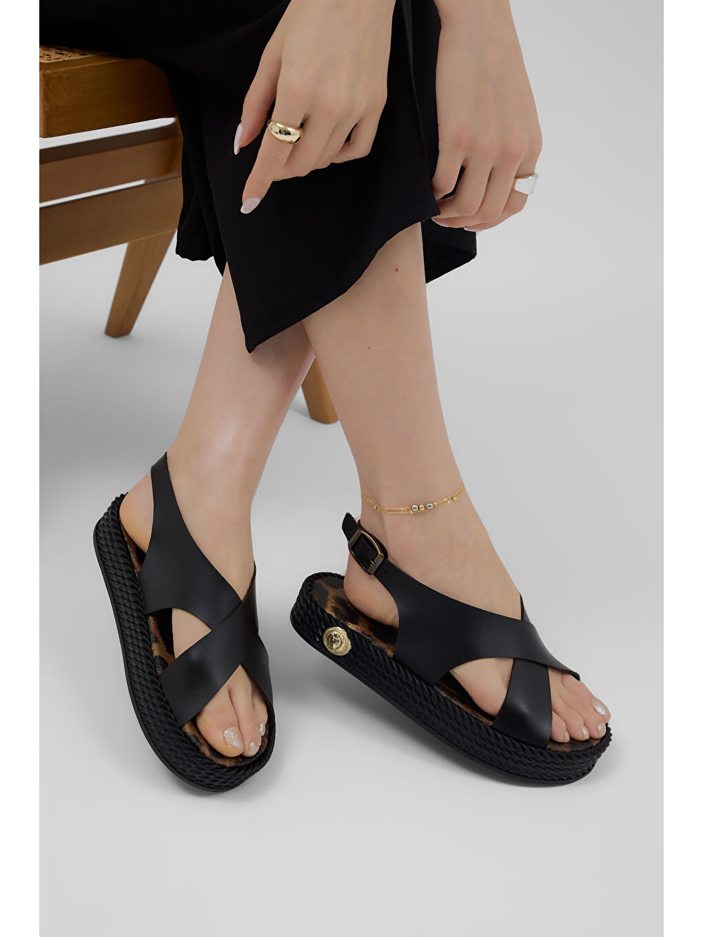 Kadın Siyah Leopar Poli Taban Rahat Çapraz Bantlı Sandalet-3