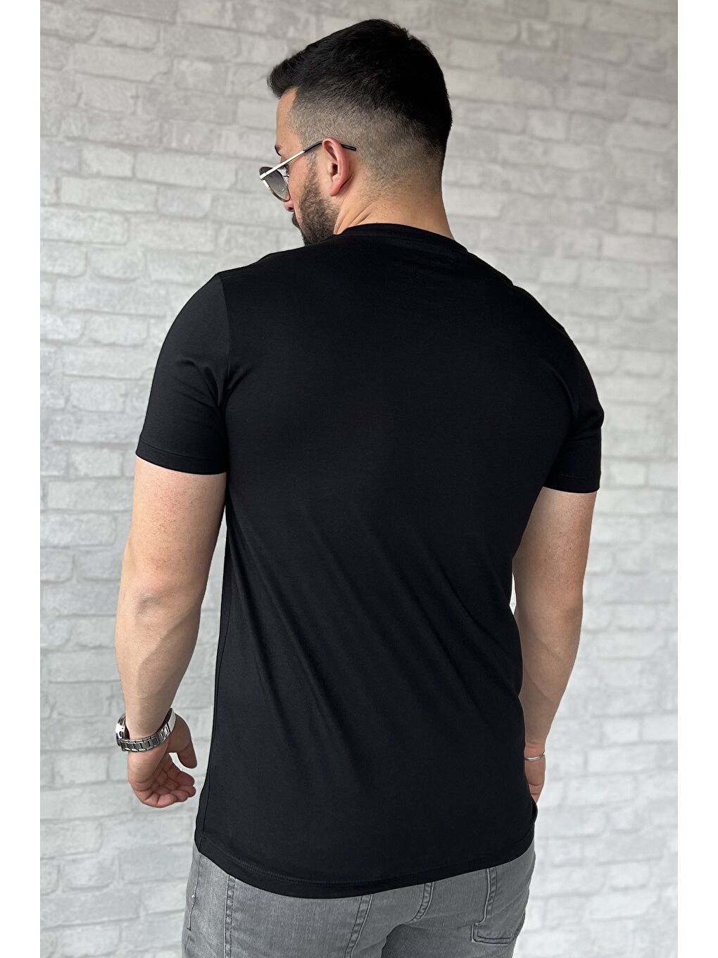 Siyah Bisiklet Yaka Ön Baskılı Erkek Tişört-2