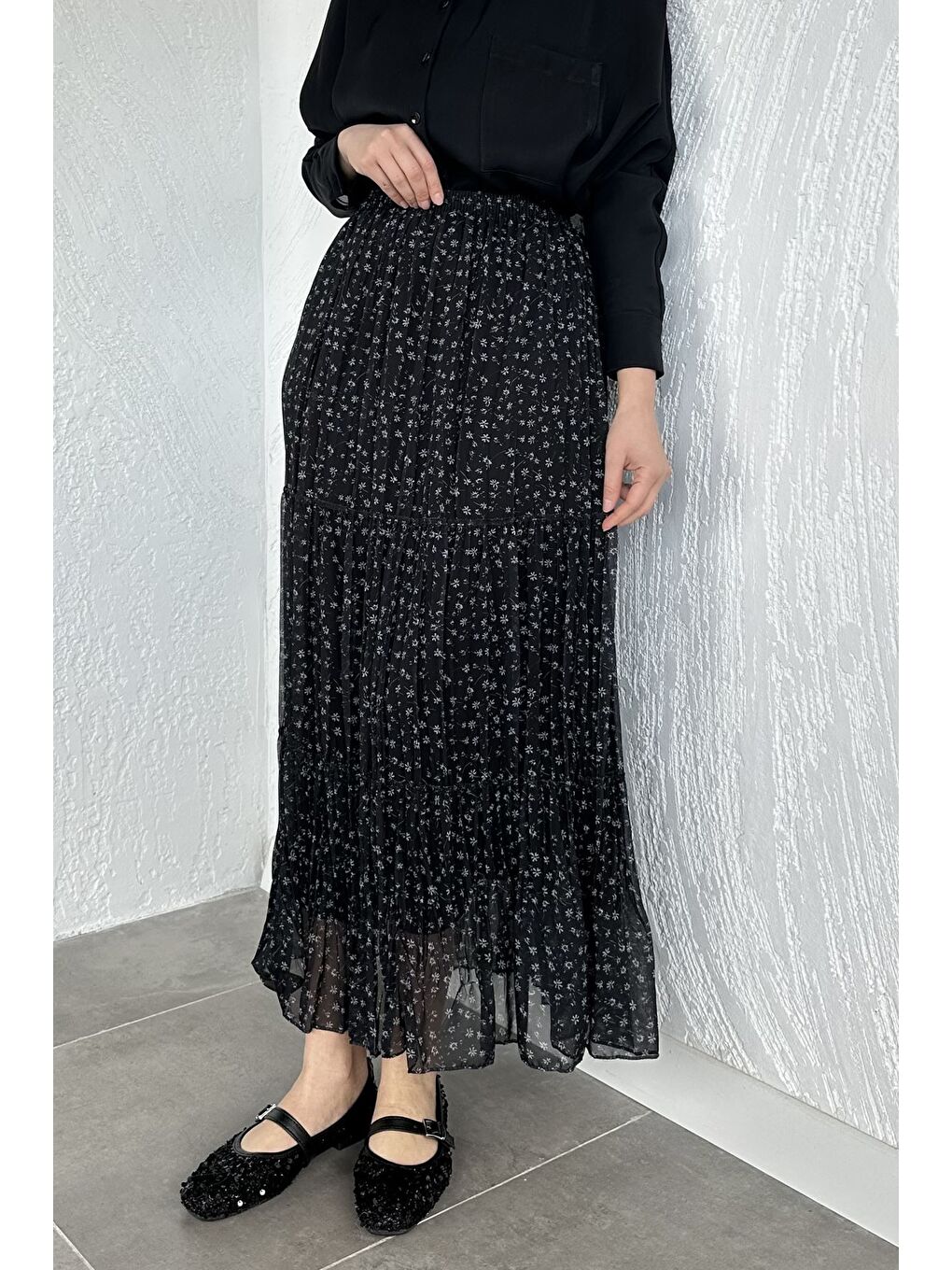 Siyah Bel Lastikli Desenli Şifon Tesettür Etek-1