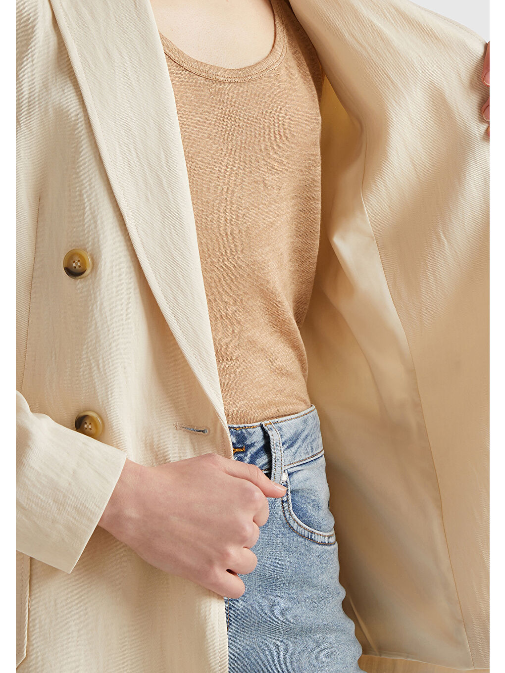 Kadın Bej Liyosel Ve Viskoz Karışımlı Yama Cepli Kruvaze Blazer Ceket-5